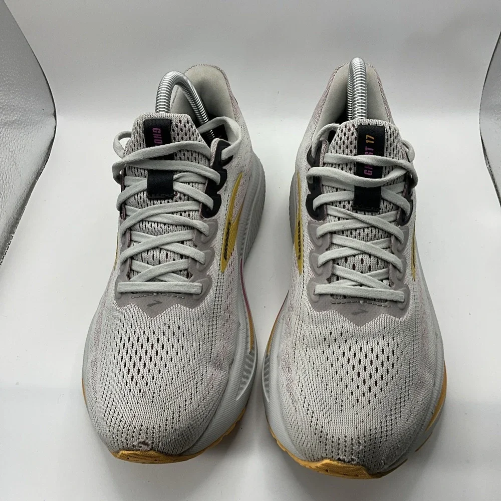 Size 9 - Brooks Ghost 17 Oyster Apricot‎ Pink W